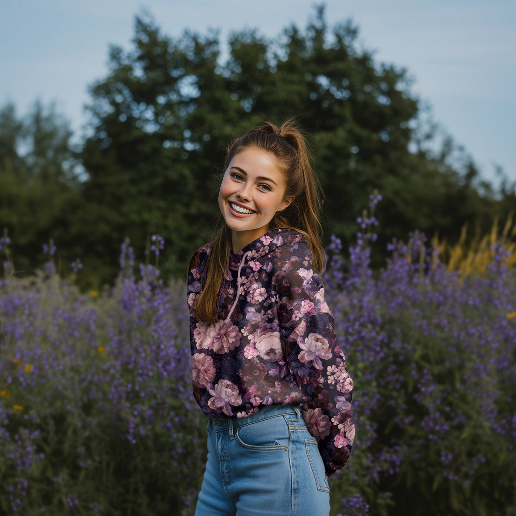 Angerauter Sweatstoff mit großen Pfingstrosen und Blumen in Rosé, Creme, Beere und Violett auf dunklem Grund