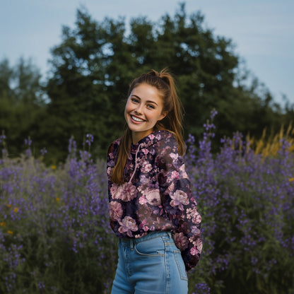 Angerauter Sweatstoff mit großen Pfingstrosen und Blumen in Rosé, Creme, Beere und Violett auf dunklem Grund
