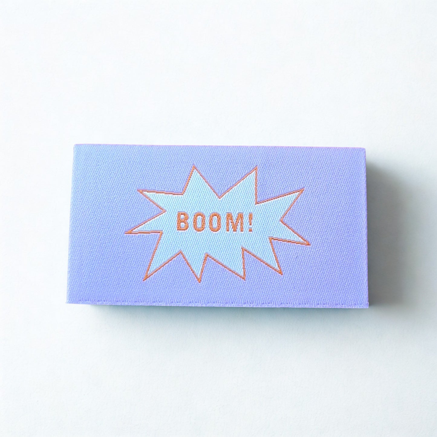 Weblabel „BOOM!“ von Prülla 4x7 cm zum Aufbügeln oder Annähen für DIY Nähprojekte 💥
