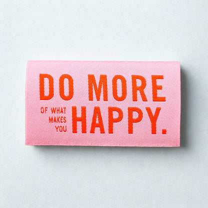 Aufbügelbare Weblabel von Prülla „Do more of what makes you happy“ in 4 Farben 4x7 cm
