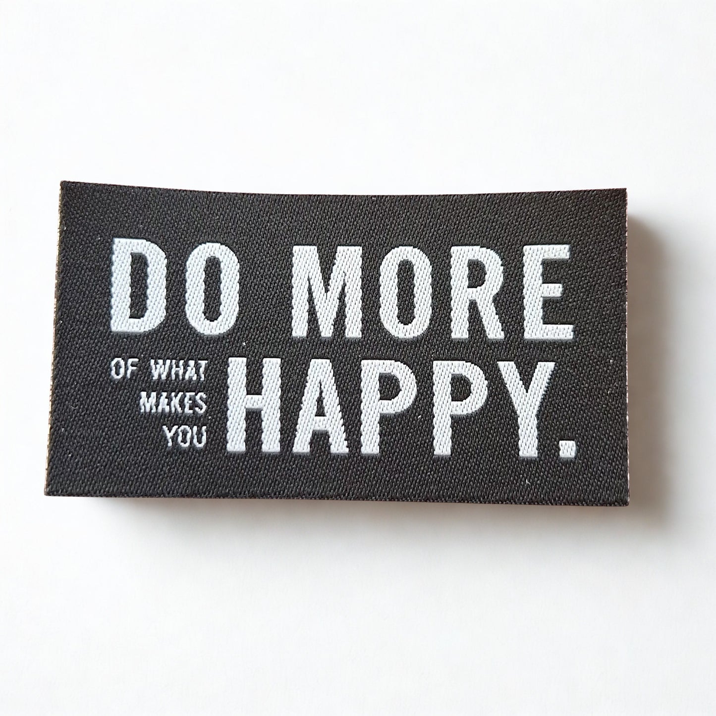 Aufbügelbare Weblabel von Prülla „Do more of what makes you happy“ in 4 Farben 4x7 cm