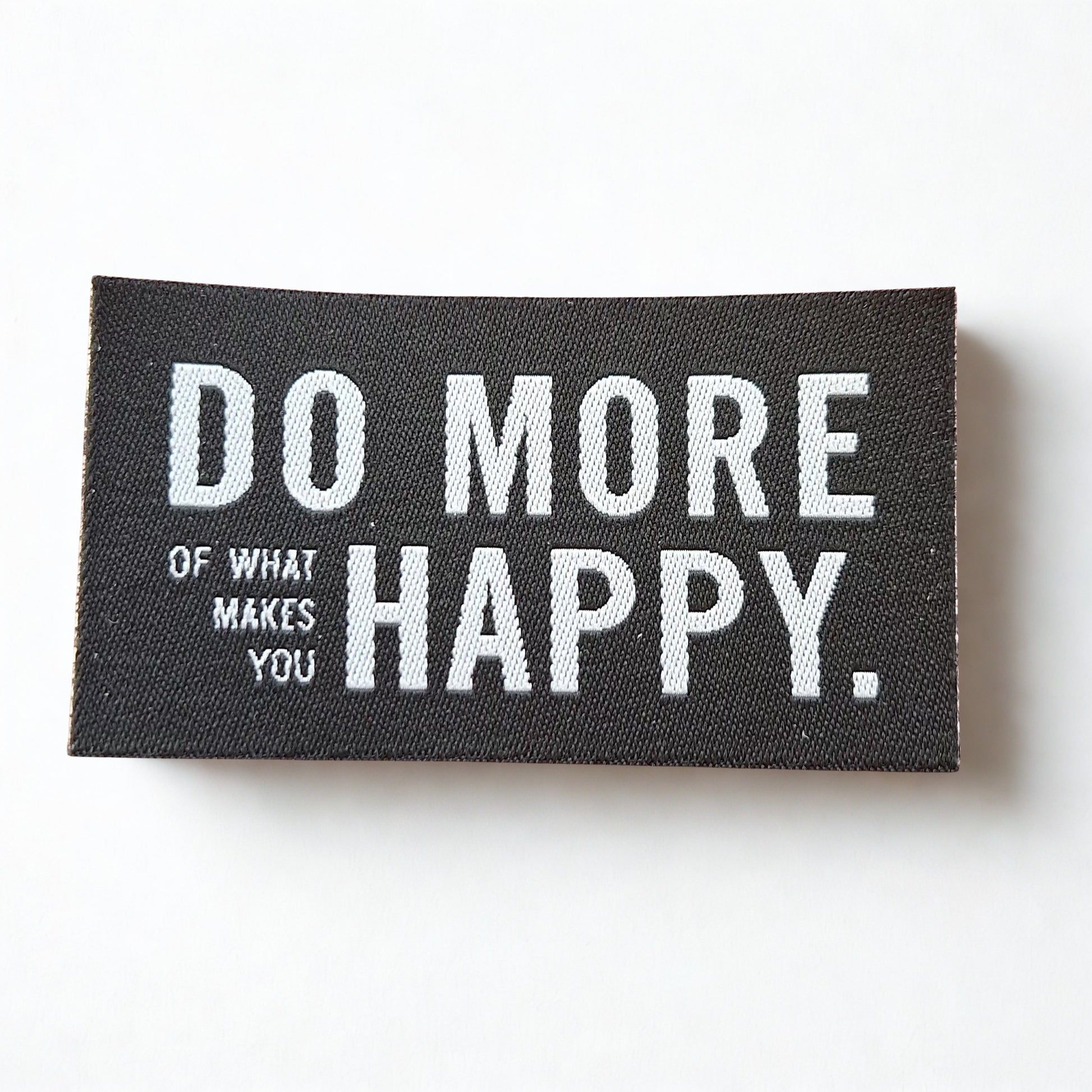 Aufbügelbare Weblabel von Prülla „Do more of what makes you happy“ in 4 Farben 4x7 cm